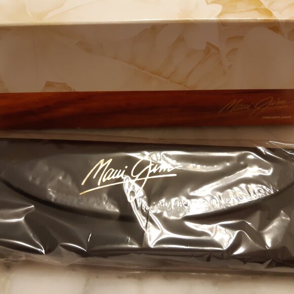 Maui Jim "Noni" Tortoise with Gold Polarized Sunglasses - Picture 4 of 4